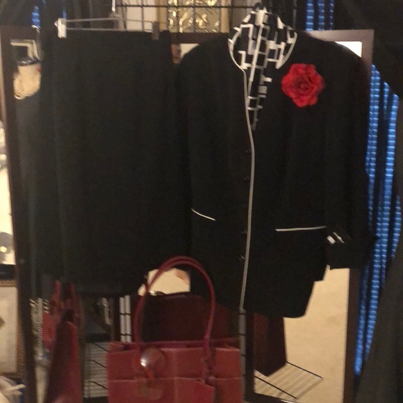 Sag Harbor Jackets & Blazers - Three-piece sag harbor size 20 women’s suit.